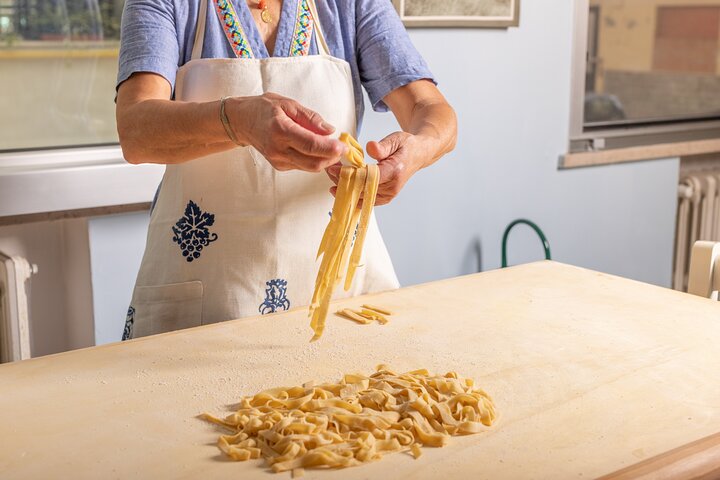 Private Romagna cooking lesson at the table in Rimini