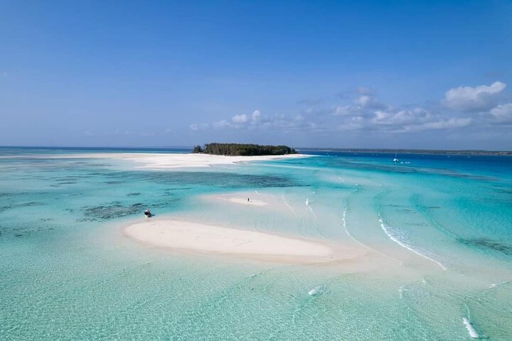 Mnemba Island snorkeling and Swimming with Dolphin