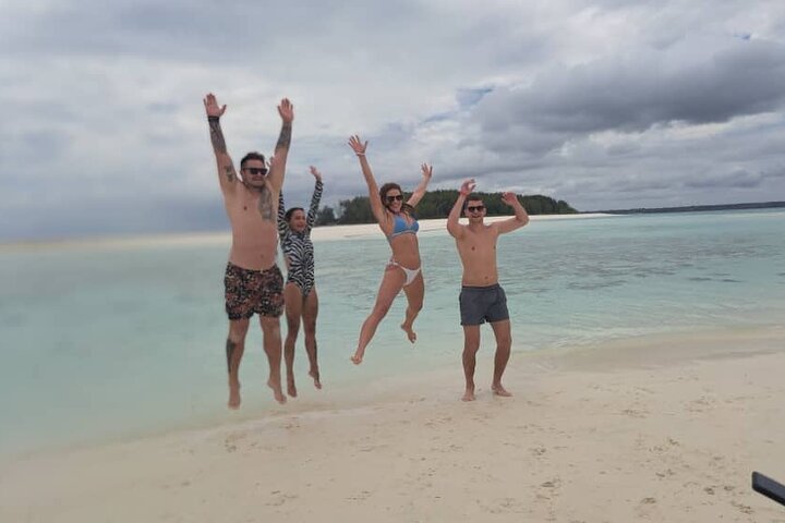 Mnemba Island snorkeling and Swimming with Dolphin