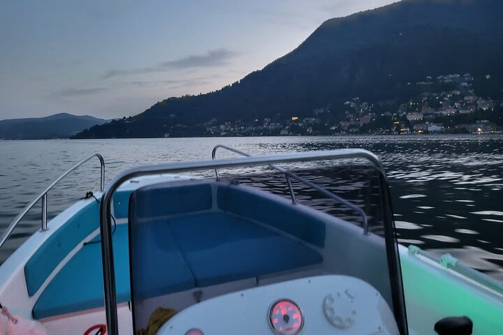Self Drive Boat Rental License Free in Lake Como
