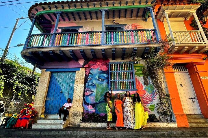 Walking tour of the magical city of Cartagena.