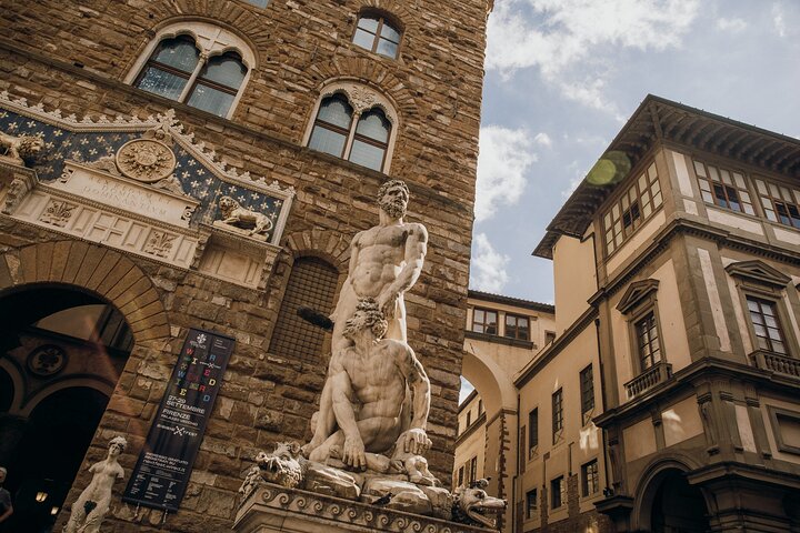 Florence in a Day: Skip the line David, Uffizi, Duomo & City Tour