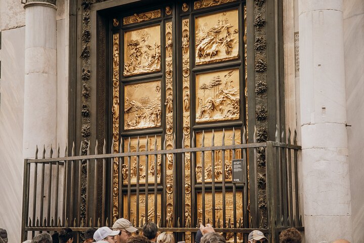 Florence in a Day: Skip the line David, Uffizi, Duomo & City Tour