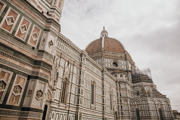 Florence in a Day: Skip the line David, Uffizi, Duomo & City Tour