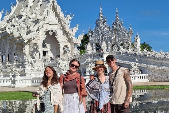 Chiang Rai 7 Highlights: White & Blue Temple, Golden Triangle
