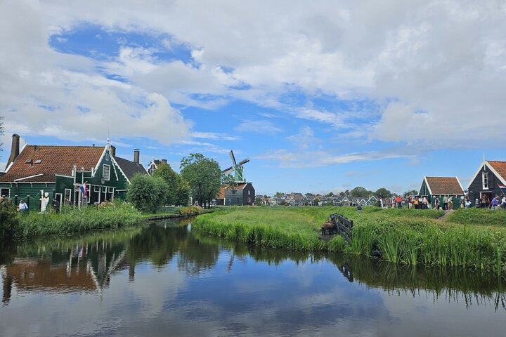 Zaanse Schans & Volendam Small-Group Tour with Hotel Pickup