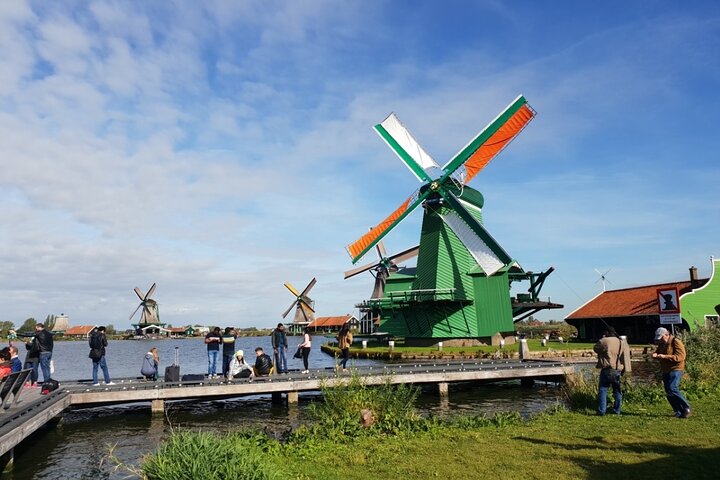 Zaanse Schans & Volendam Small-Group Tour with Hotel Pickup