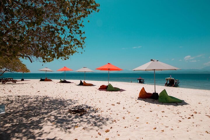 Lihaga Island (white sand island) swimming twice, including lunch and tickets