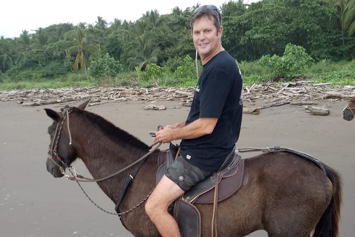 1 1/2 hours Tour Horseback Riding and Visiting the Beach