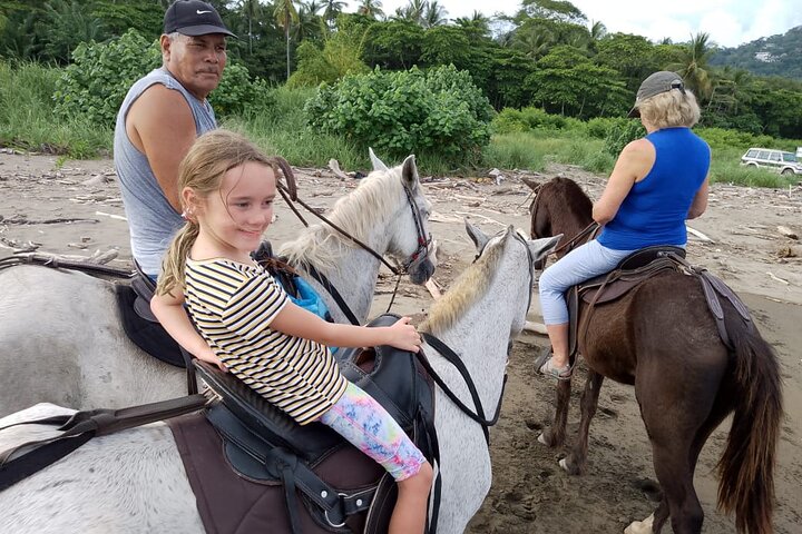 1 1/2 hours Tour Horseback Riding and Visiting the Beach