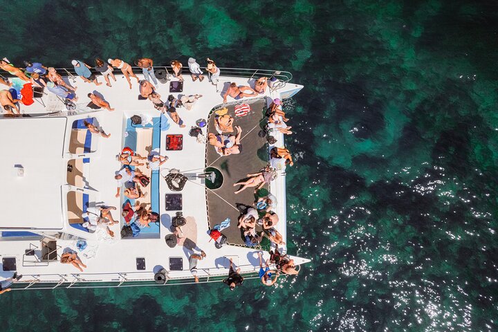 Catamaran Cruise: Caves and Coastline to Benagil