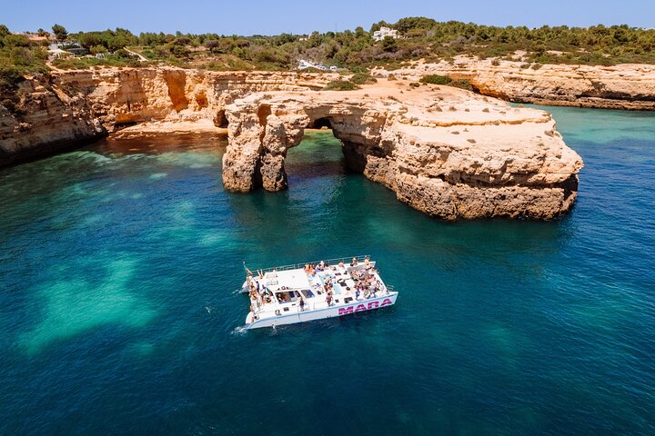 Catamaran Cruise: Caves and Coastline to Benagil