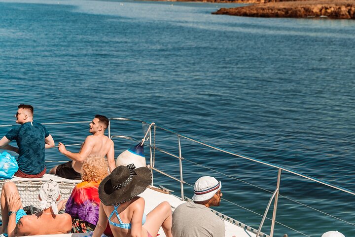 Catamaran Cruise: Caves and Coastline to Benagil