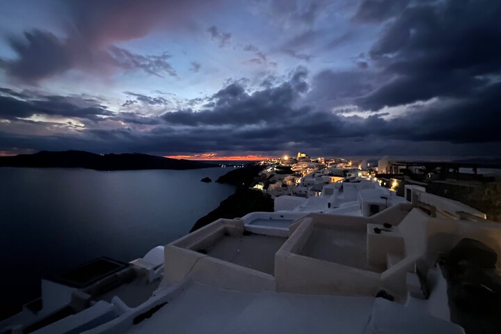 Private Tailor-Made Santorini Land Tour with a Local Driver