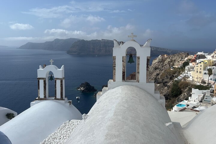 Private Tailor-Made Santorini Land Tour with a Local Driver