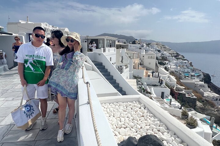 Private Tailor-Made Santorini Land Tour with a Local Driver