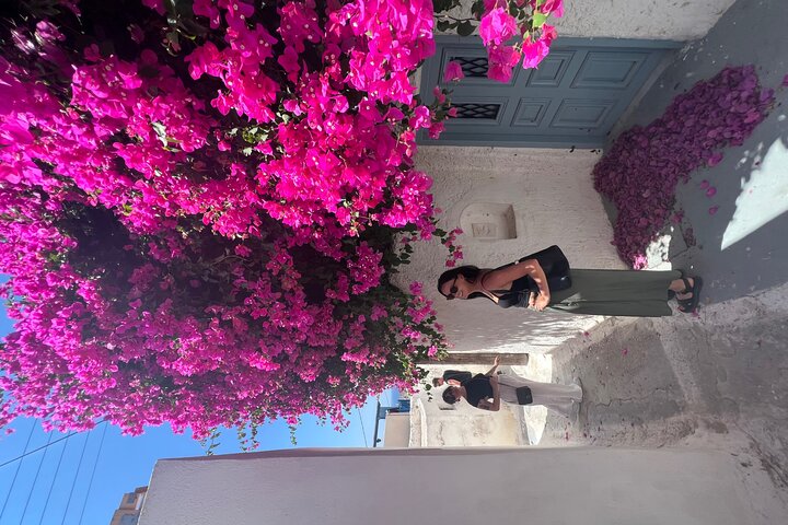 Private Tailor-Made Santorini Land Tour with a Local Driver