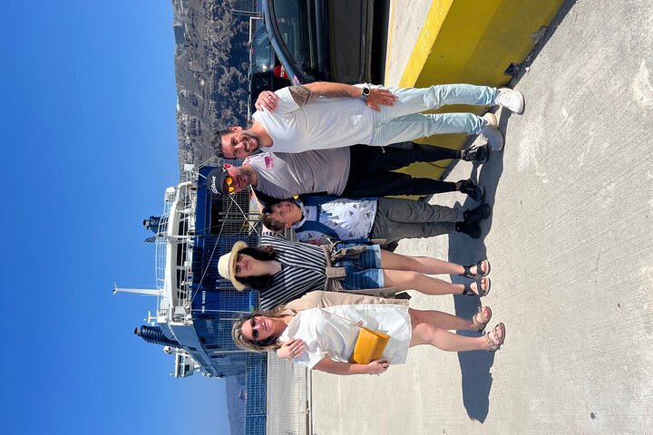 Private Tailor-Made Santorini Land Tour with a Local Driver