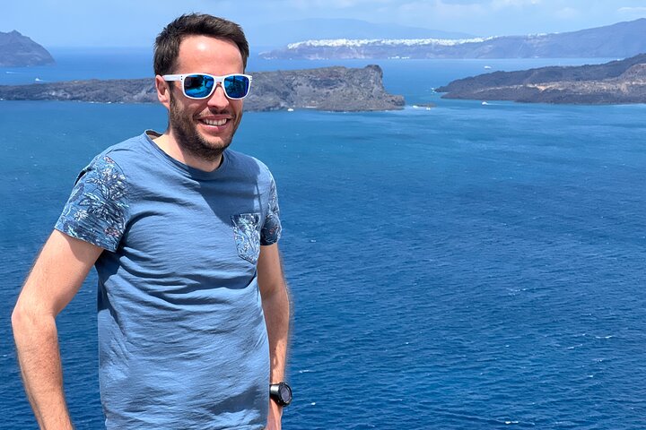 Private Tailor-Made Santorini Land Tour with a Local Driver