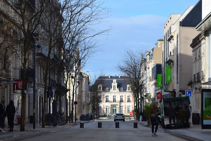 Poitiers: Historic City Center Private Tour