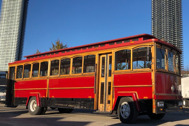Vancouver Hop On Hop Off Trolley Tour w/ 20 Stops & Live Guide