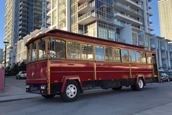 Vancouver Hop On Hop Off Trolley Tour w/ 20 Stops & Live Guide