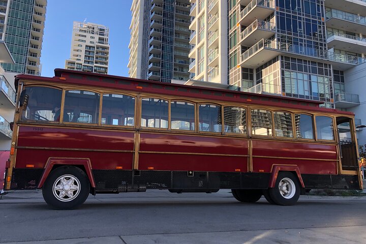 Vancouver Hop On Hop Off Trolley Tour w/ 20 Stops & Live Guide