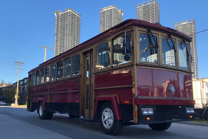 Vancouver Hop On Hop Off Trolley Tour w/ 20 Stops & Live Guide