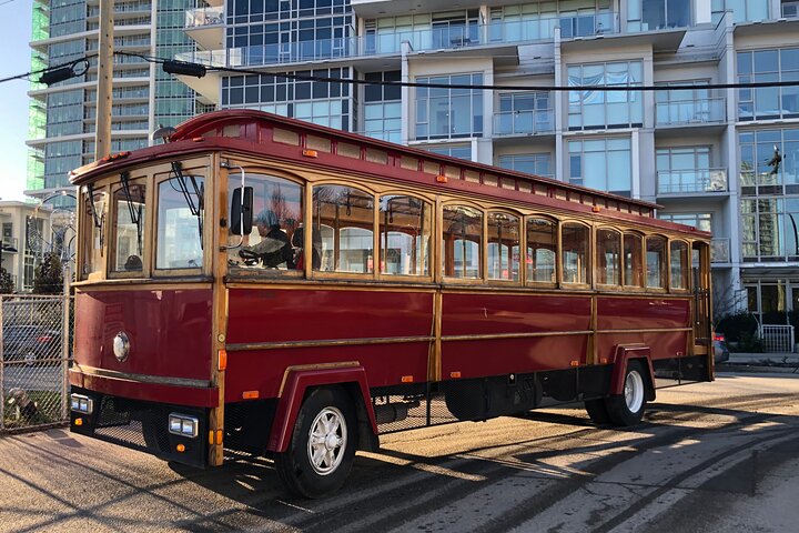 Vancouver Hop On Hop Off Trolley Tour w/ 20 Stops & Live Guide