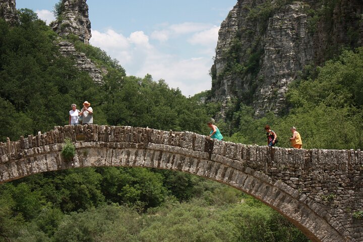 Hiking, swimming and sightseeing tour in Central Zagori area