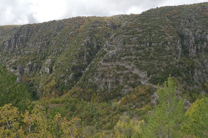 Hiking, swimming and sightseeing tour in Central Zagori area