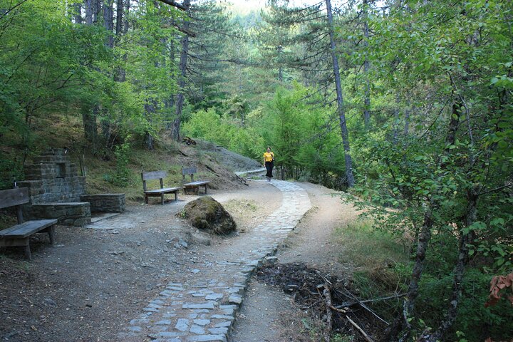 Hiking, swimming and sightseeing tour in Central Zagori area