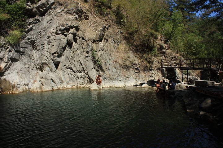 Hiking, swimming and sightseeing tour in Central Zagori area