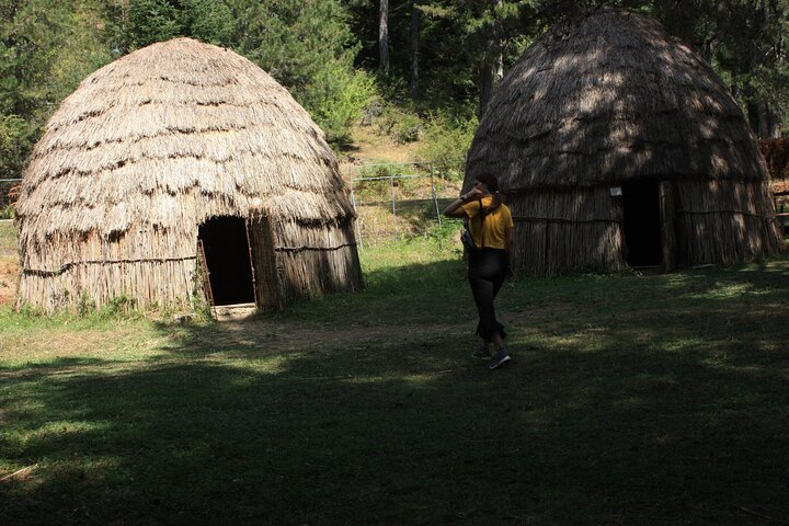 Hiking, swimming and sightseeing tour in Central Zagori area