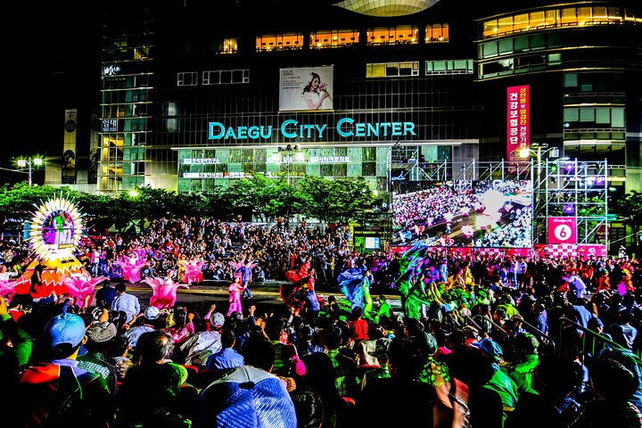 Daegu's Top Attractions on a private tour with a Licensed guide