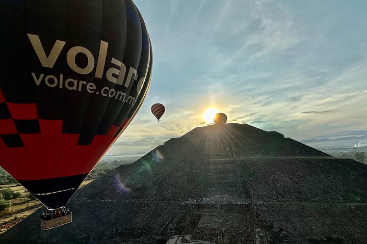 Teotihuacan Hot Air Balloon Flight from Mexico City / Volare