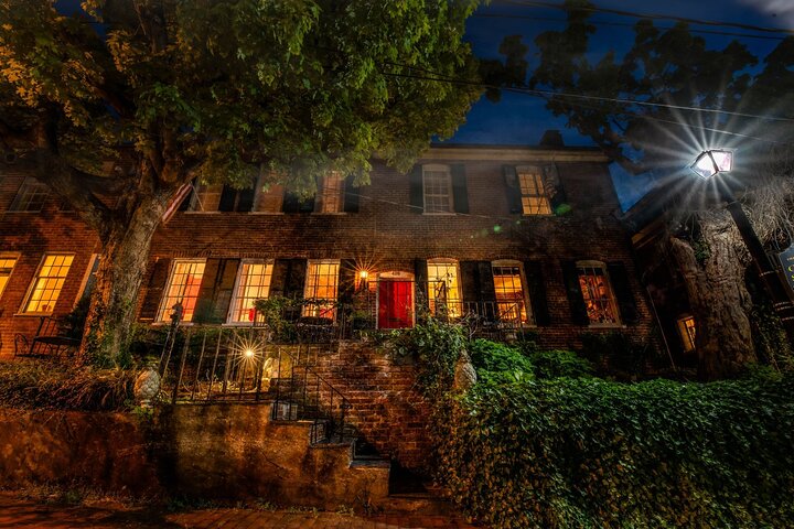 Chains, Coffins, & Curses: Charlottesville Ghost Tours