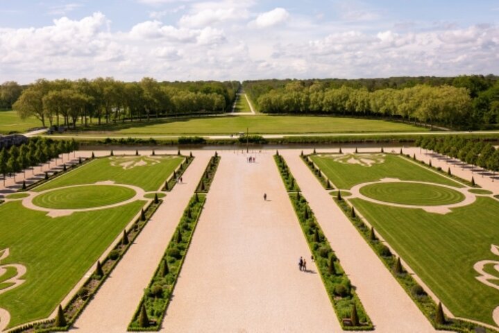 Loire Valley Tour Chambord and Chenonceau from Tours or Amboise