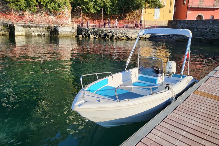 Self Drive Boat Rental License Free in Lake Como
