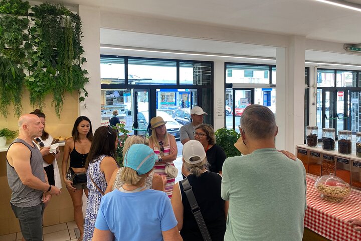 Food and wine tour of Pescara Vecchia on foot