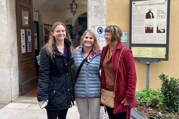 Food and wine tour of Pescara Vecchia on foot