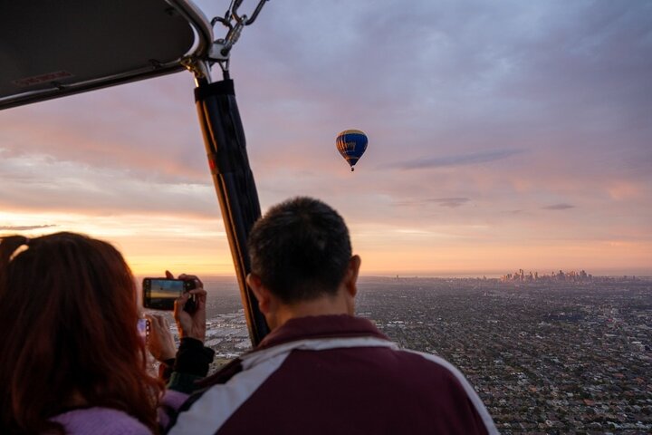 Hot Air Balloon Flights over Melbourne City (optional breakfast)