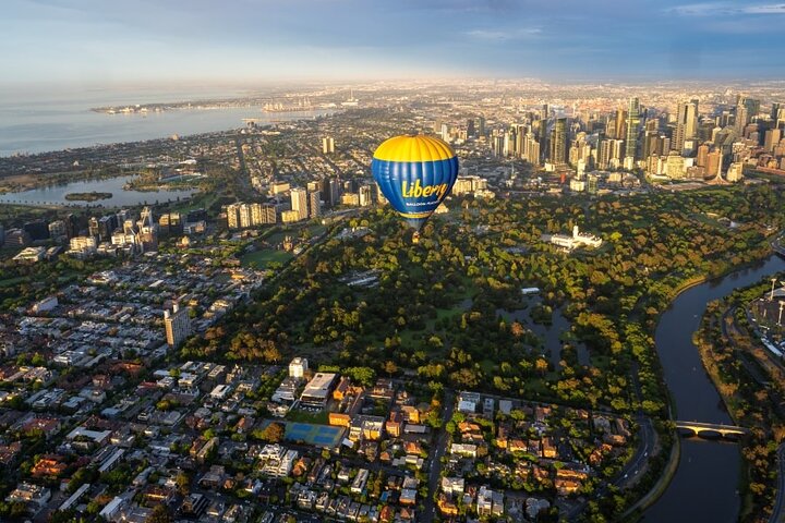 Hot Air Balloon Flights over Melbourne City (optional breakfast)