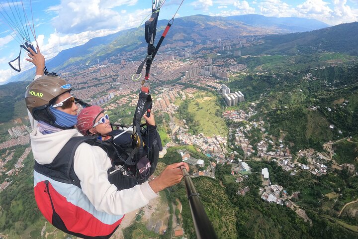 Paragliding tour in Medellín, fly and live a great experience