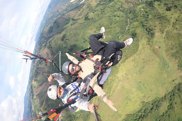 Paragliding tour in Medellín, fly and live a great experience