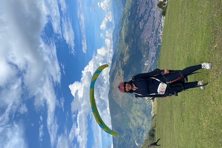 Paragliding tour in Medellín, fly and live a great experience