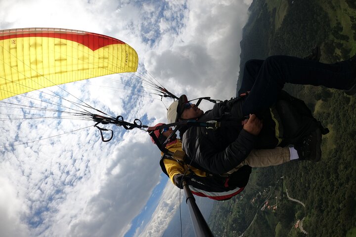 Paragliding tour in Medellín, fly and live a great experience