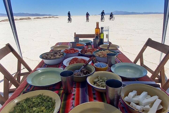 Bike Adventure in Salinas Grandes with Picnic