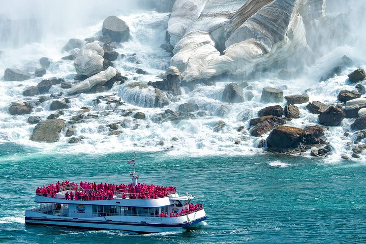 Niagara Falls Canada Walking Tour With Boat Cruise