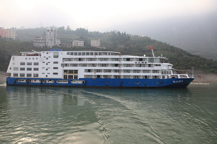 5D4N Yangtze River Cruise:Yichang to Chongqing by Yangzi Explorer